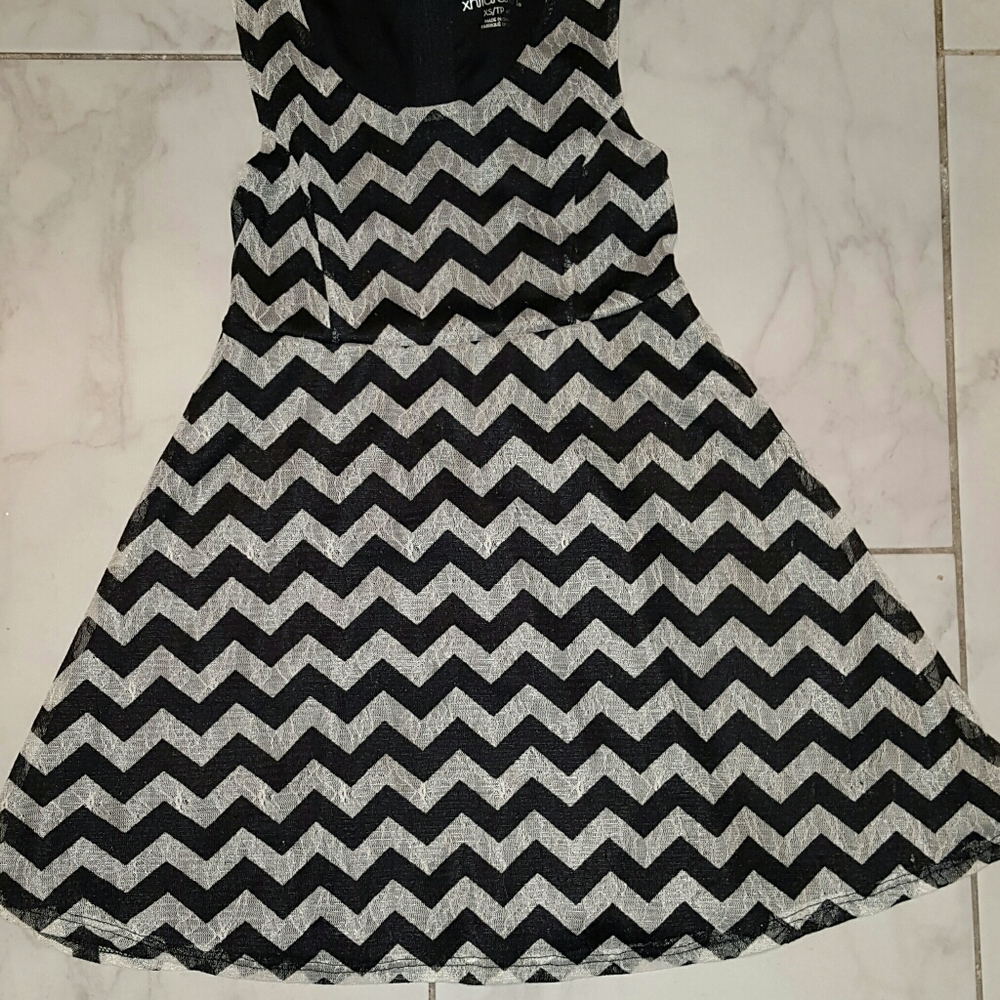 Xhilaration Girls Dress • size xs (4/5) • chevron